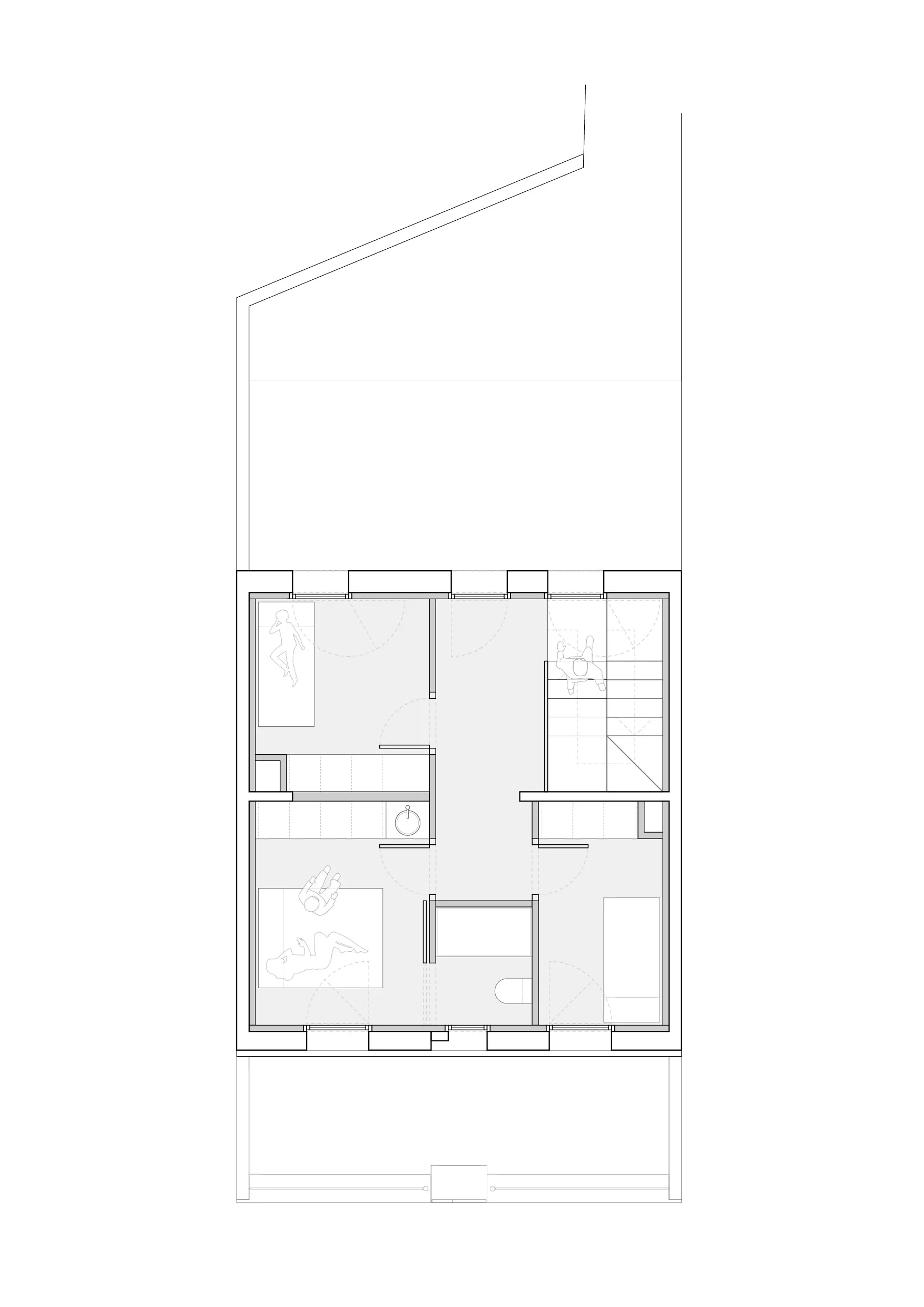 Plano de planta primera reformada de vivienda en Badalona, con tres dormitorios, dos baños y núcleo de escalera central en ampliación de nueva planta. Proyecto de Tova Arquitectura