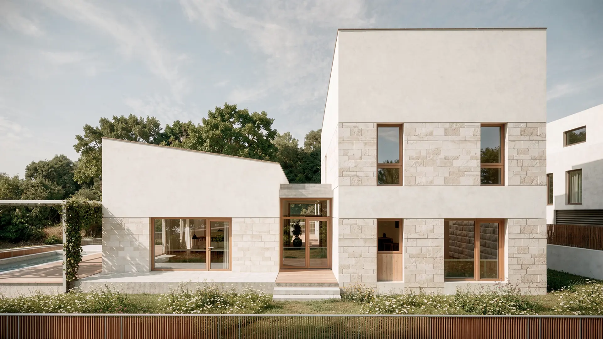Fachada principal de vivienda unifamiliar de obra nueva en L'Ametlla del Vallès, con volumen de dos plantas en mampostería de piedra natural, carpinterías de madera y piscina lateral integrada en el jardín. Proyecto de Tova Arquitectura