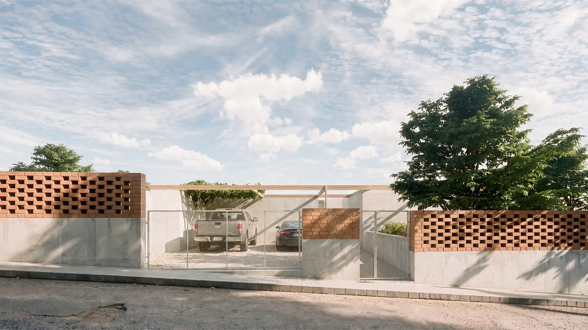 Fachada exterior de vivienda unifamiliar de obra nueva en Cardedeu, con cerramiento de ladrillo calado, zócalo de hormigón visto y pérgola de madera. Proyecto de Tova Arquitectura