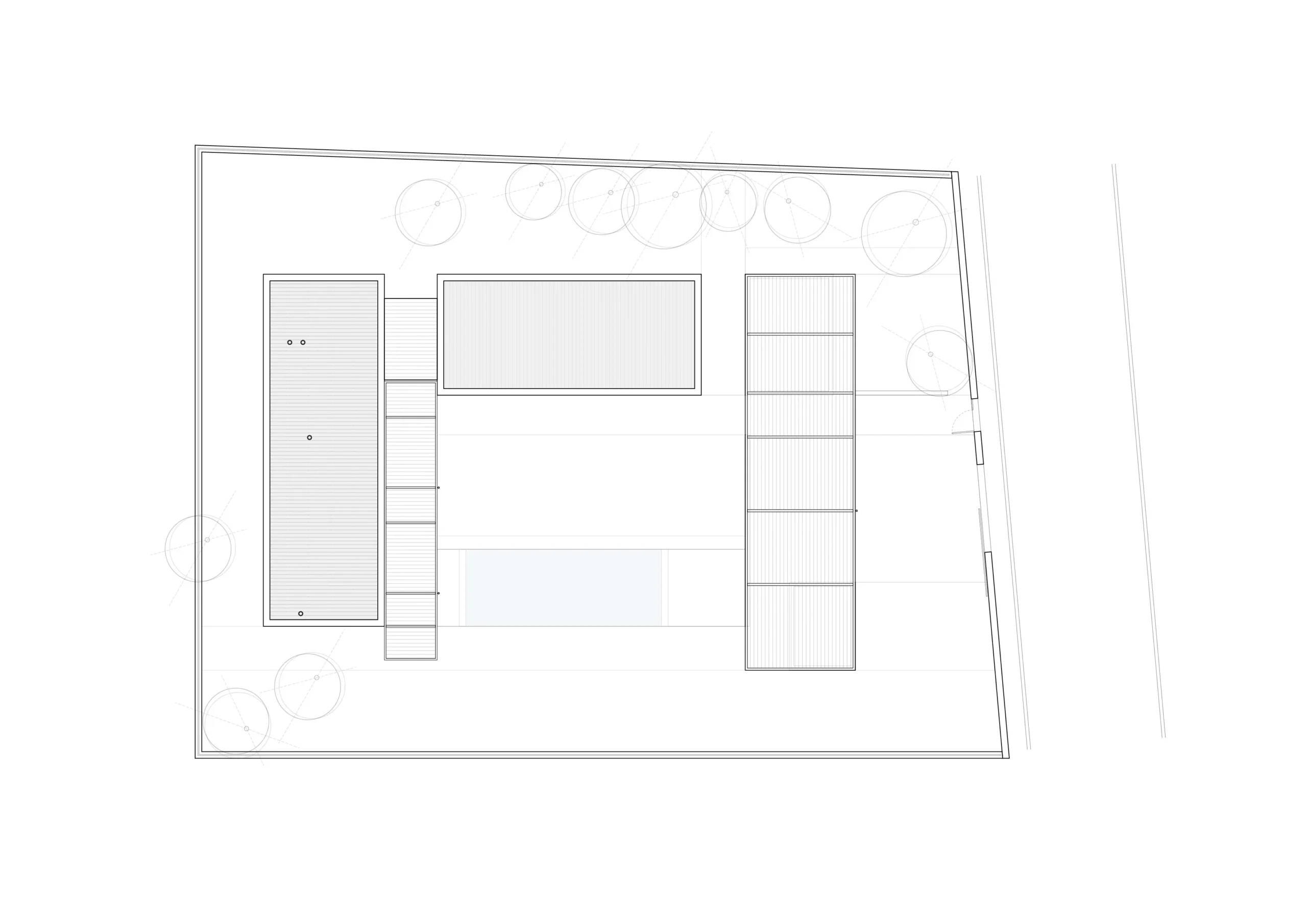 Plano de planta cubierta de vivienda unifamiliar de obra nueva en Cardedeu, con tres volúmenes independientes conectados por pérgolas y piscina integrada en el jardín. Proyecto de Tova Arquitectura