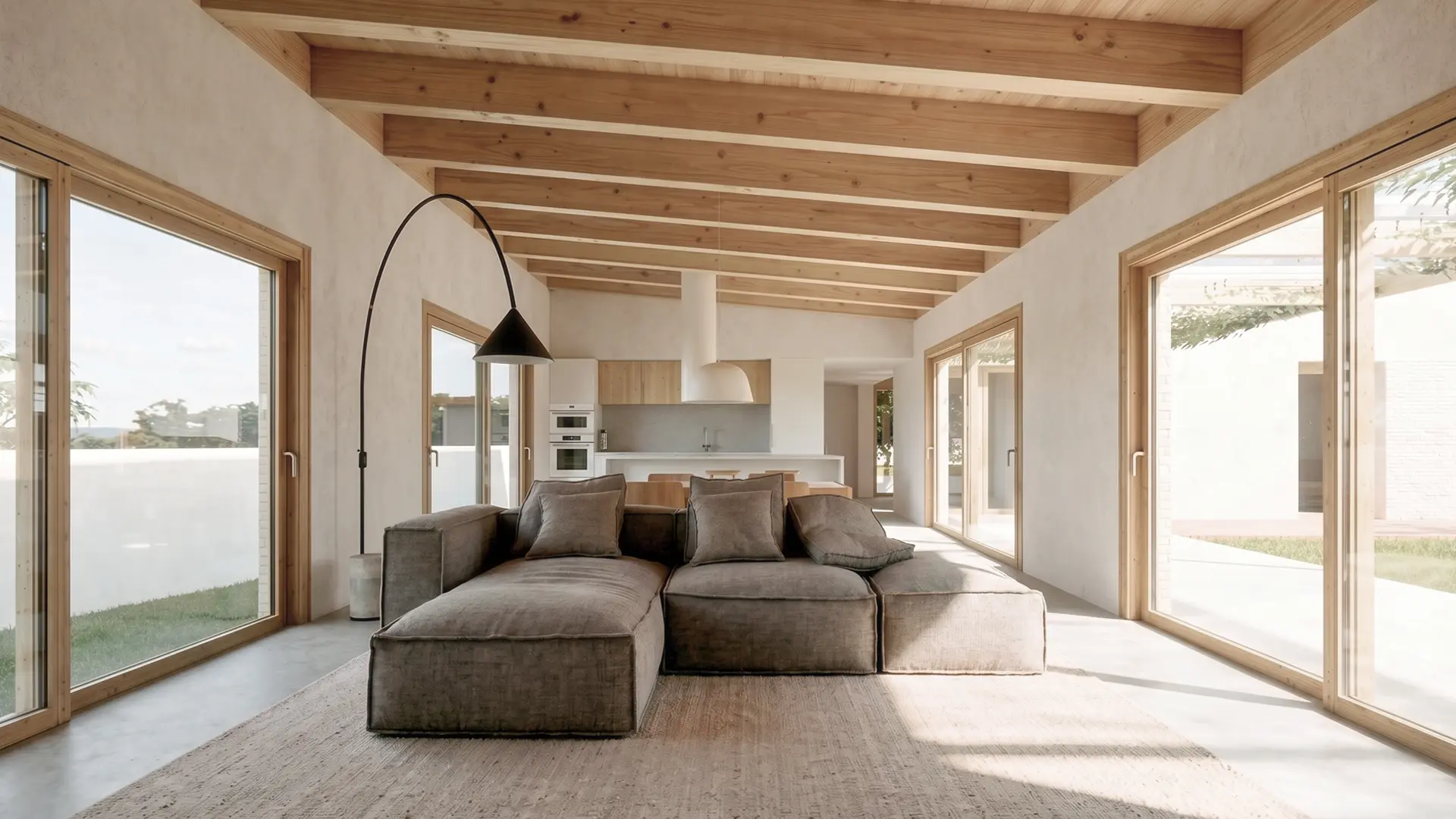 Salón comedor en planta abierta de vivienda unifamiliar de obra nueva en Cardedeu, con techo de vigas de madera vista, carpinterías de madera y grandes ventanales al jardín en orientación sur. Proyecto de Tova Arquitectura