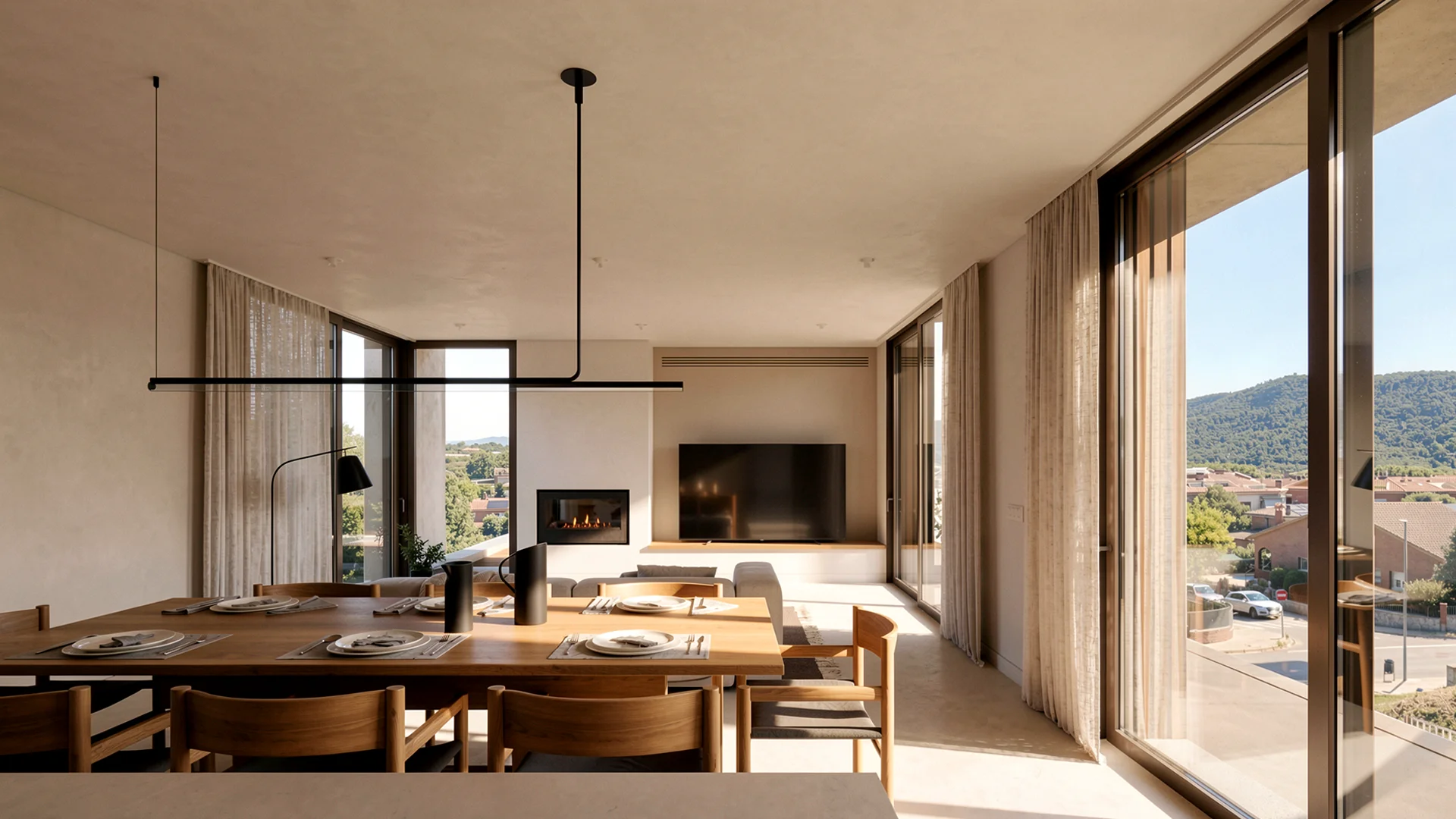 Comedor con salón de vivienda unifamiliar de obra nueva en Cardedeu, con mesa de madera maciza, chimenea empotrada, techo de mortero de cal y grandes ventanales con vistas al Montseny. Propuesta de diseño de Tova Arquitectura